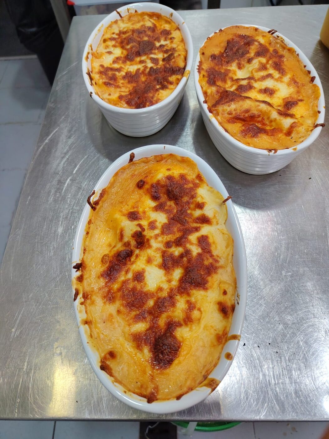 Lasanha de carne gratinada