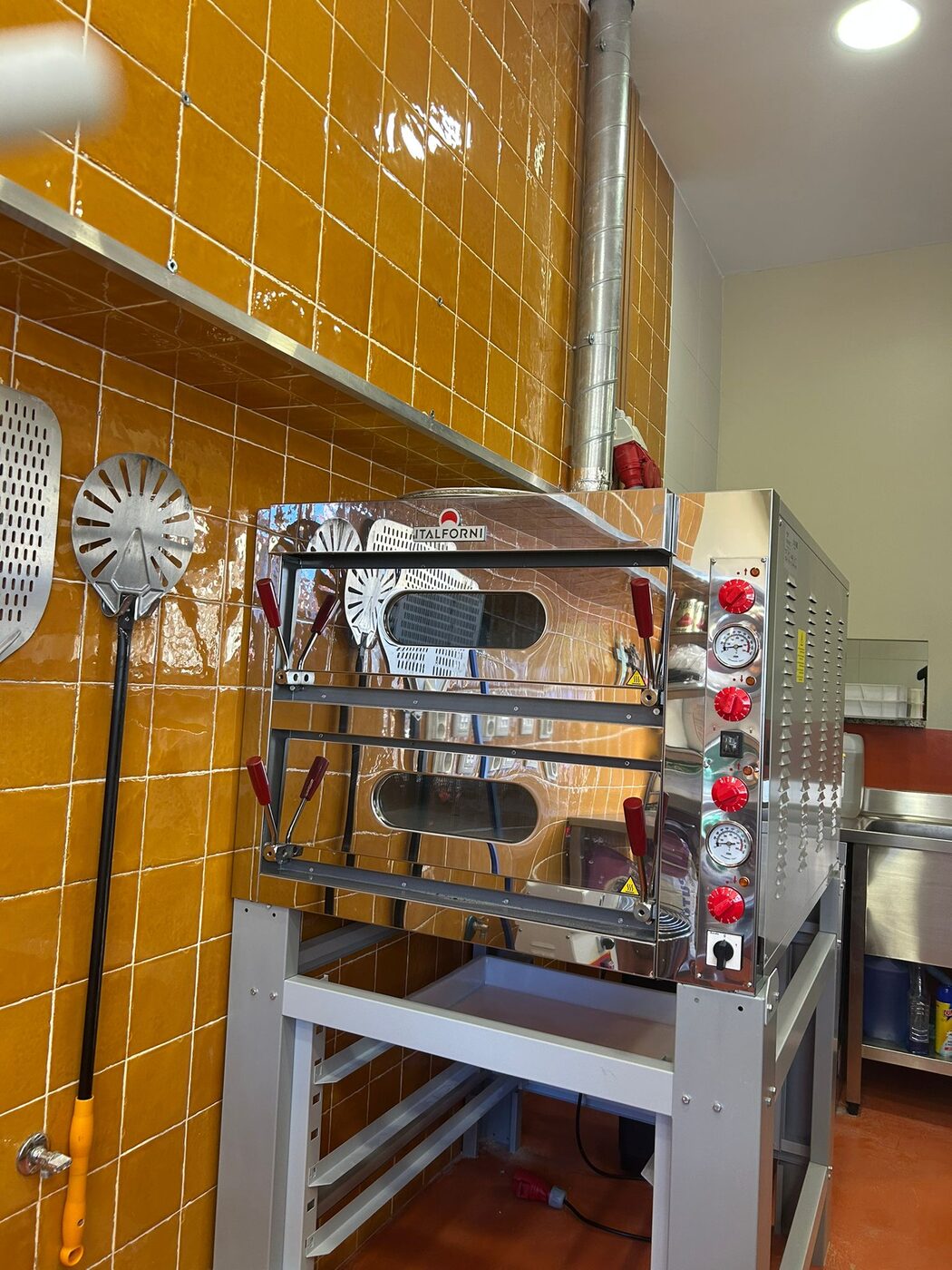 Forno Italforni onde as pizzas Bella Domus são cozinhadas